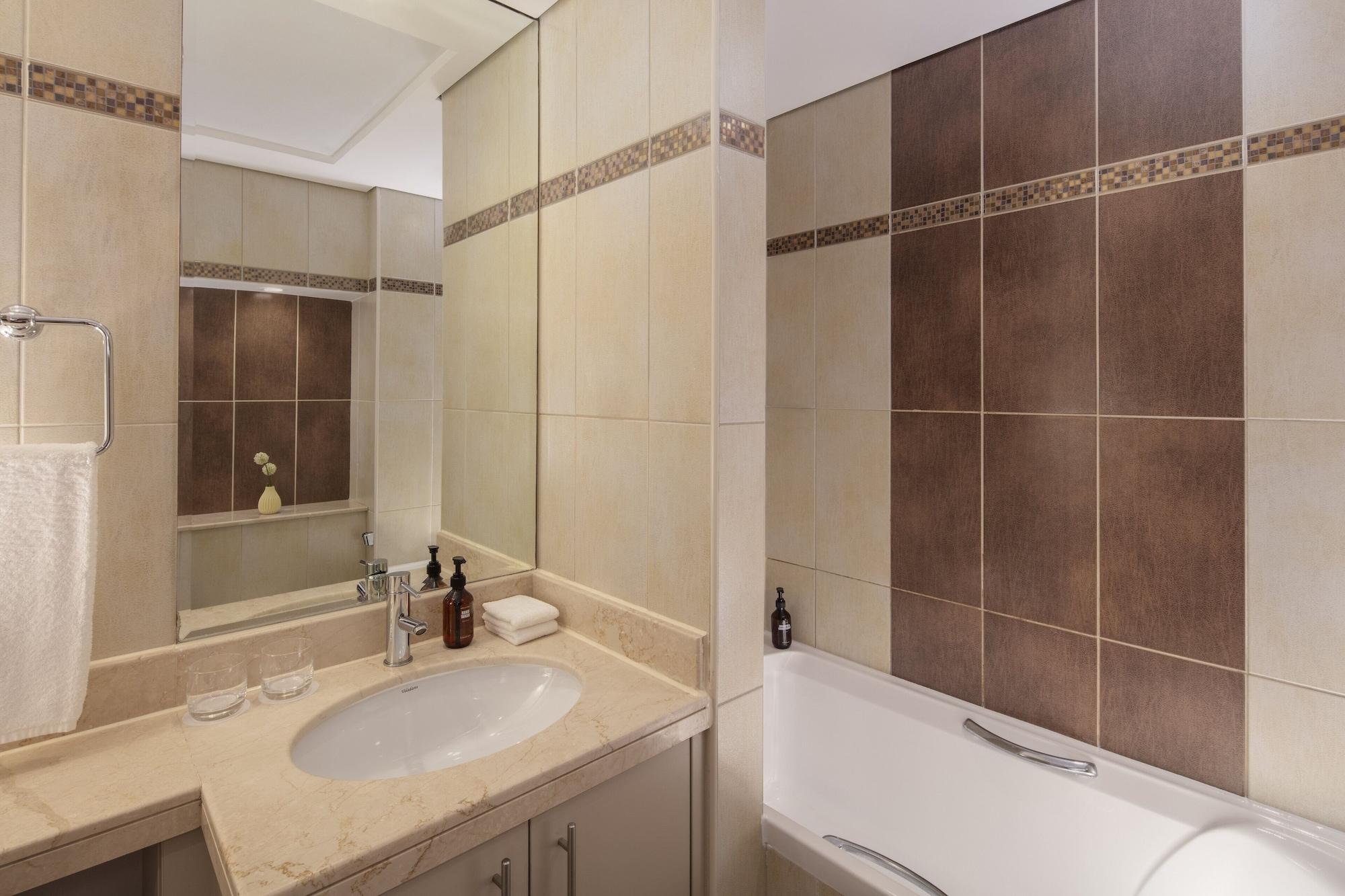 Staybridge Suites Dubai Internet City Bagian luar foto