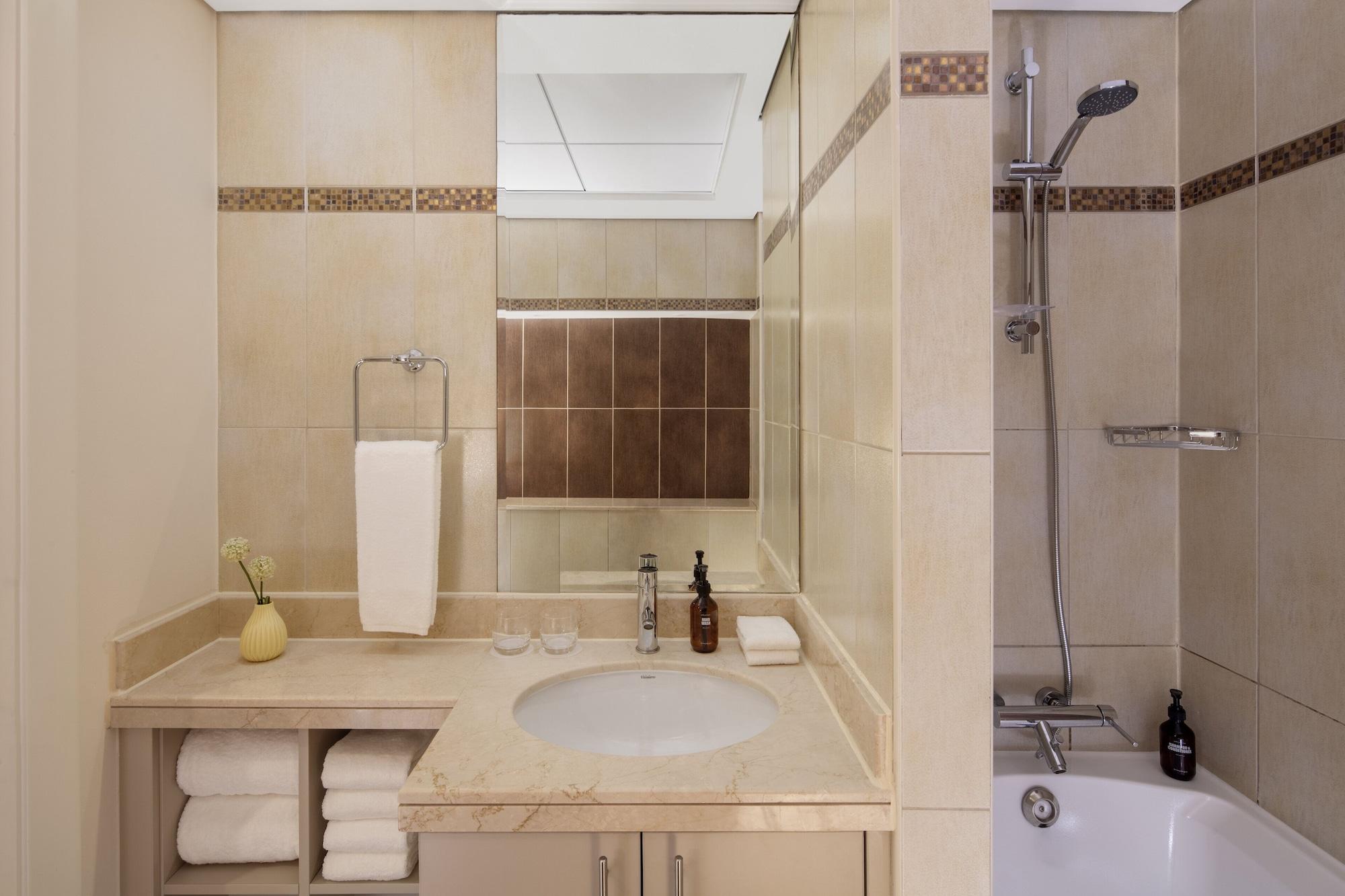 Staybridge Suites Dubai Internet City Bagian luar foto